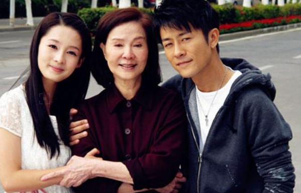 李沁的家境情况怎么样有钱吗?李沁背景有好多后台太硬?