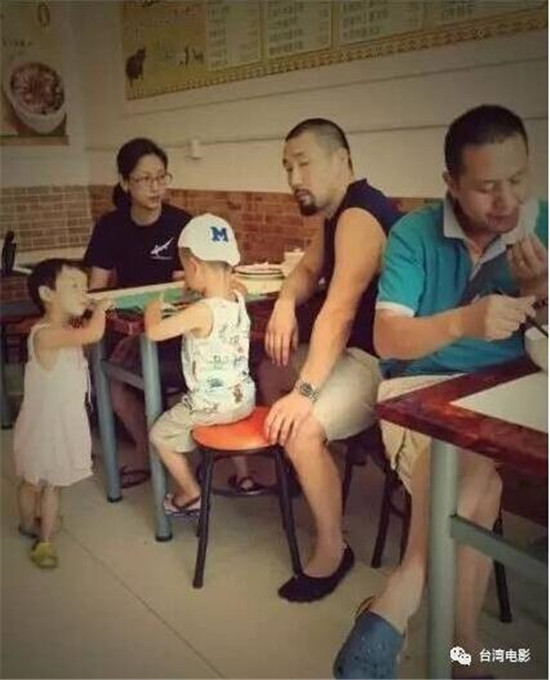 吴倩莲老公是谁家世背景资料靠什么生活 吴倩莲老公儿子生活照