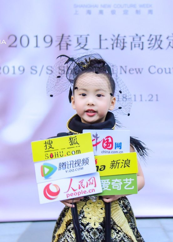 都挺好小咪扮演者石雨鑫多大了以前演过什么 石雨鑫爸妈是干嘛的