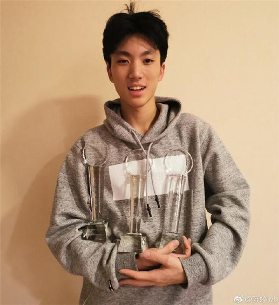 张艺谋大儿子张壹男多大了身高资料在哪里读大学 拍什么电影获奖