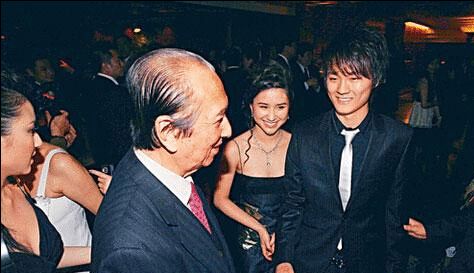 何超莲是几太生的个人资料身高情史绯闻,现任男友窦骁感情生活
