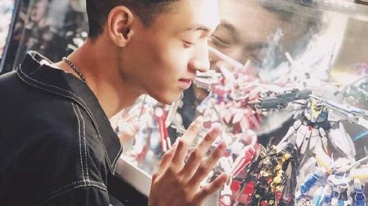 秦霄贤有几个女朋友和辛雨锡什么关系?秦霄贤为什么离开八队