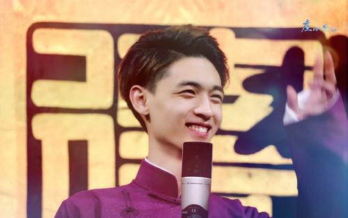 秦霄贤有几个女朋友和辛雨锡什么关系?秦霄贤为什么离开八队