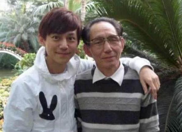 何炅不为人知的一面是渣男? 何炅低调24年家庭背景父母身份曝光