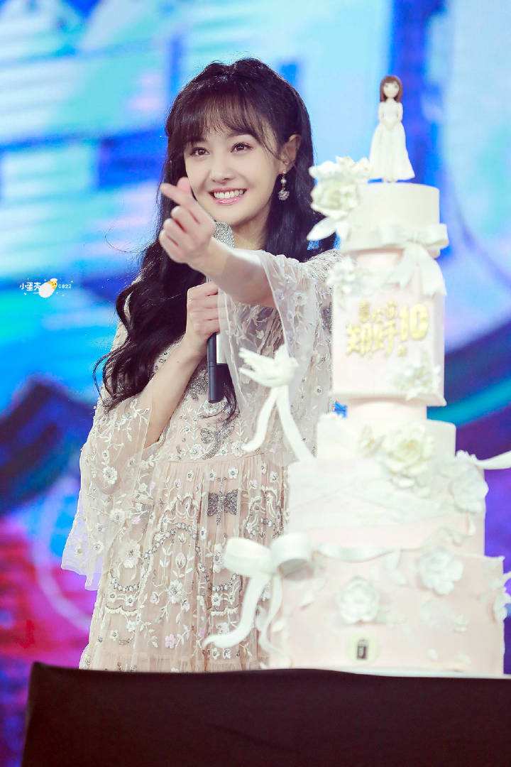 郑爽张翰天涯扒皮两人已经和好真假?郑爽生日会被嘲消费前男友?