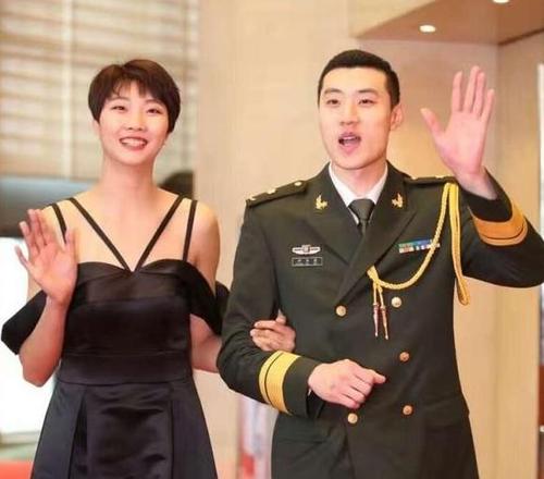 女排袁心玥是军人吗军装照片?袁心玥多高为什么那么高男人们都怕