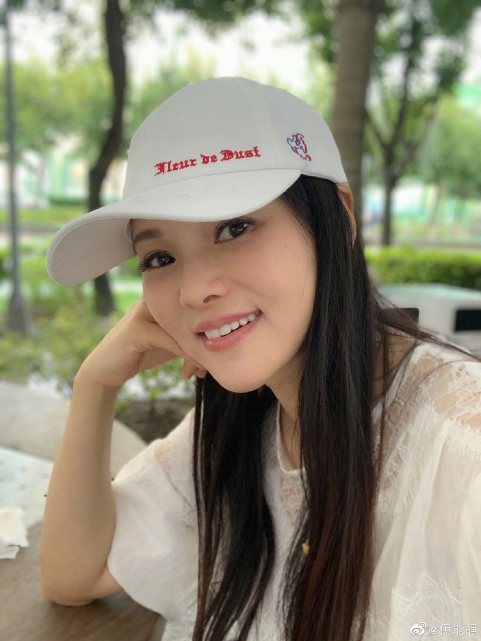 伊能静现在靠什么收入轻松上亿 伊能静刚出道的样子吃了防腐剂