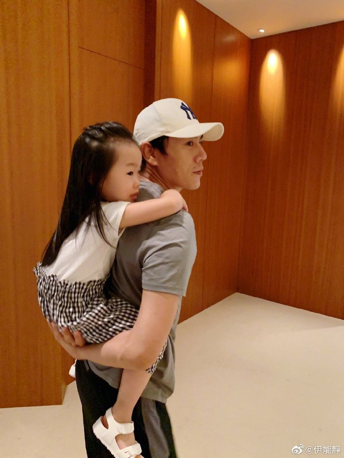 伊能静现在靠什么收入轻松上亿 伊能静刚出道的样子吃了防腐剂
