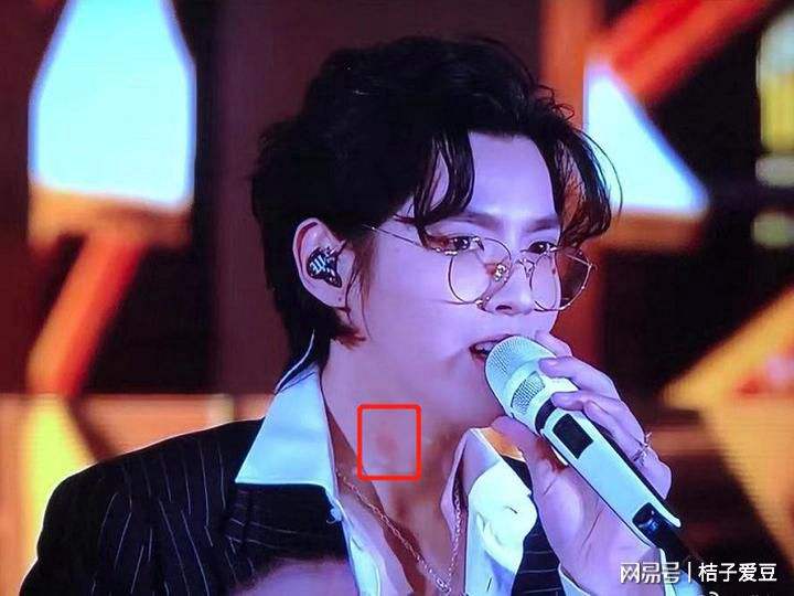 吴亦凡官方回复脖印到底怎么回事?湖南卫视跨年吴亦凡脖子怎么了