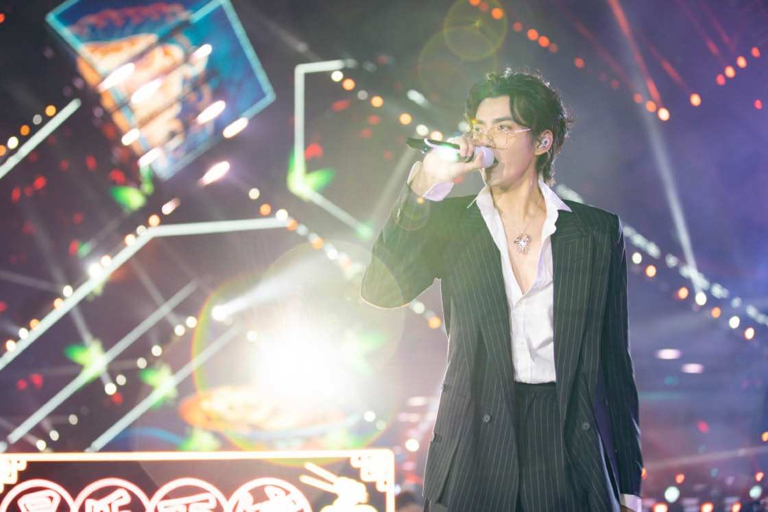 吴亦凡官方回复脖印到底怎么回事?湖南卫视跨年吴亦凡脖子怎么了