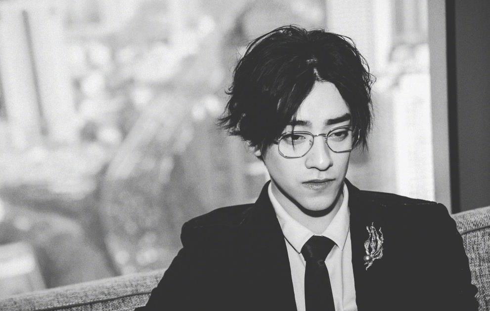 郑云龙和仝卓什么关系?郑云龙受仝卓事件影响回应仝卓喊话