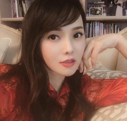 蓝盈莹为什么被排挤跟伊能静不和真假?蓝盈莹和伊能静为什么吵架
