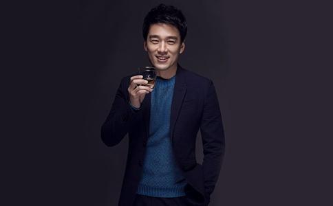 深扒王耀庆的家庭背景家世,王耀庆家里真的有钱吗是做什么的?