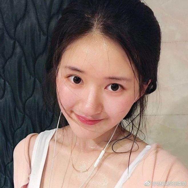 赵露思原名叫什么如何进入演艺圈?赵露思微博说自己有男友真的吗