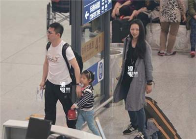 央视播音员郑丽的简历与婚姻状况,郑丽多大年龄结婚了吗老公是谁