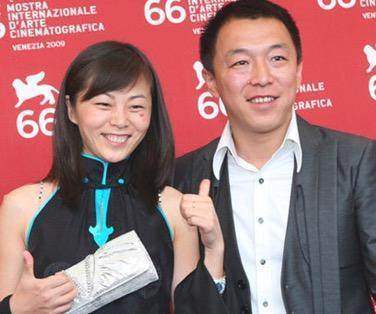 黄渤现任妻子小欧个人资料是干什么的?黄渤老婆脸上是什么疤痕?