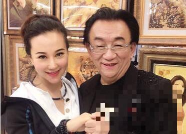 侯耀华有几任妻子侯家三胞胎是谁女儿?侯耀华和金安娜的故事揭秘