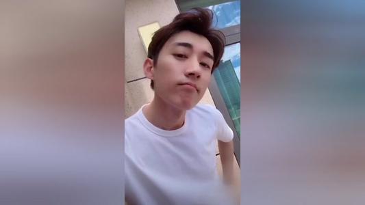 刘学义家境如何很有钱吗前女友是谁?刘学义和粉丝互怼是怎么回事