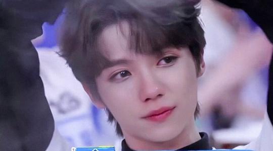罗一舟为什么被称为皇族家里很有钱吗?罗一舟父母是干什么的