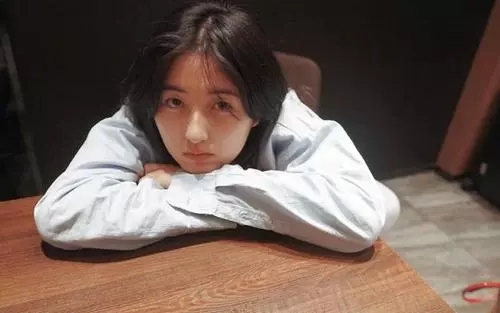 张子枫为啥资源那么好出道十年为何没人黑他?张子枫家庭背景资料