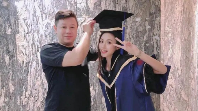 歌手伍珂玥个人资料简介身高微博介绍,伍珂玥深圳大学什么专业?