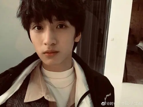 严浩翔为什么叫小熊软糖?严浩翔照片最帅照片