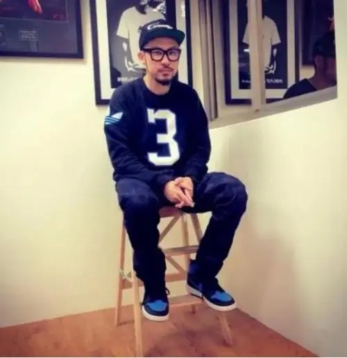 mc热狗为什么一直戴墨镜?热狗不戴墨镜的照片