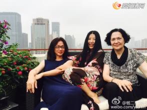 杨二车娜姆为什么戴花没有耳朵吗?杨二车娜姆为何少一耳年轻照片