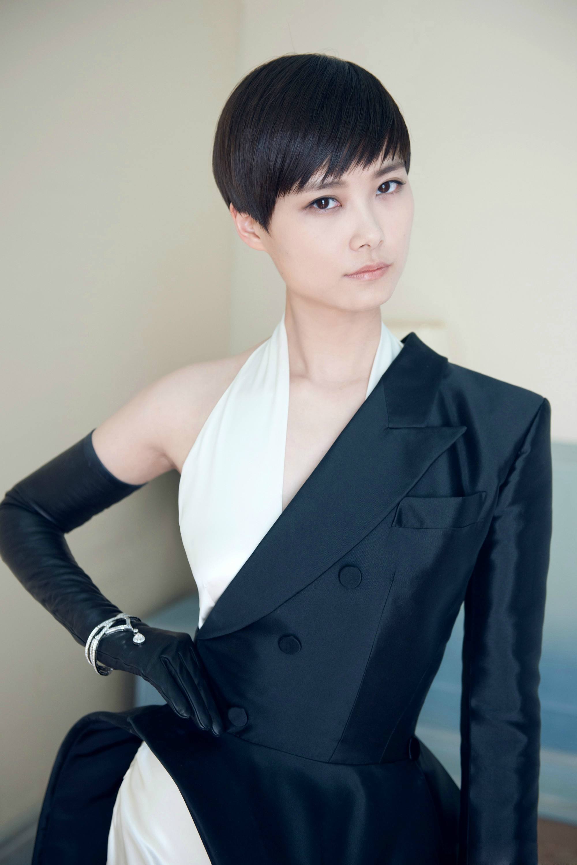 媒体不敢调侃李宇春,李宇春为何没人敢爆料,卓伟放弃的明星李宇春