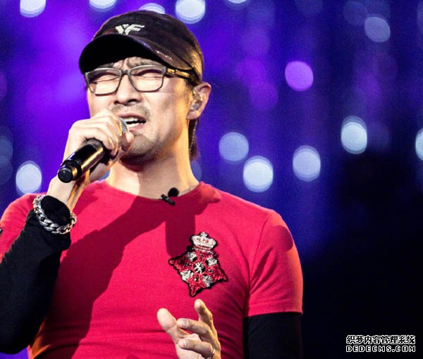 汪峰的头发很少吗为什么总戴帽子?汪峰头发稀疏谢顶是不是脱发