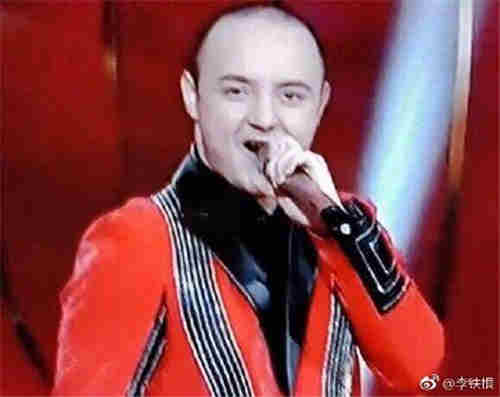 汪峰的头发很少吗为什么总戴帽子?汪峰头发稀疏谢顶是不是脱发