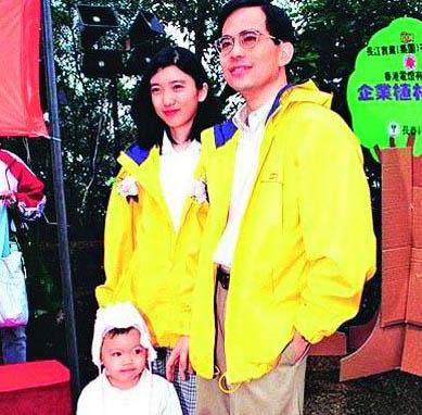 李泽钜妻子王富信在李家地位过的不幸福?王富信为什么改名王俪桥