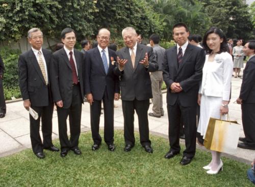 李泽钜妻子王富信在李家地位过的不幸福?王富信为什么改名王俪桥