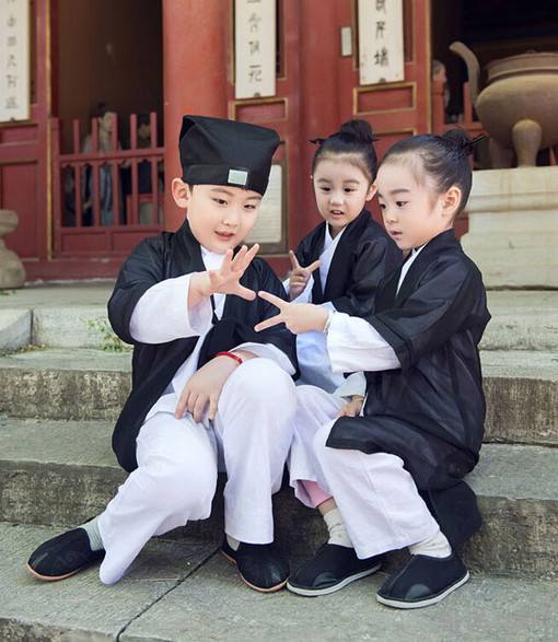 道士怎么不像和尚为什么能留头发 道士为啥能结婚生娃能吃肉喝酒?
