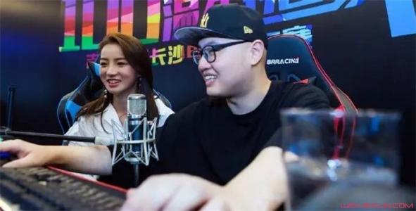 饼干狂魔怎么那么有钱是富二代吗,饼干狂魔真名叫什么为何是光头