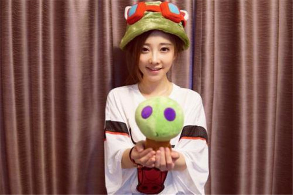 饼干狂魔怎么那么有钱是富二代吗,饼干狂魔真名叫什么为何是光头