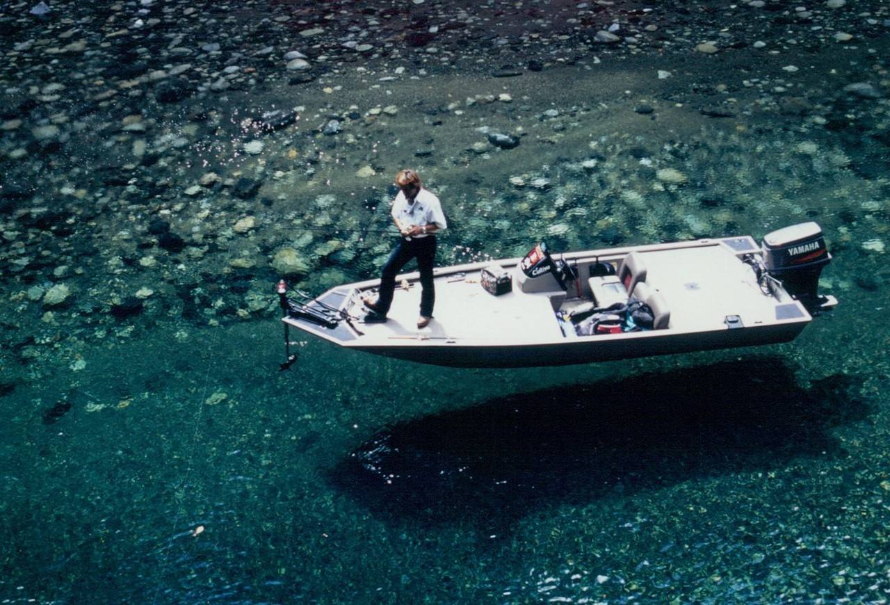 没有海岸的马尾藻海美到窒息但也是"海洋坟地",海水透明到吓人