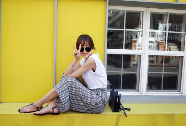 条纹裤子配什么上衣搭配图片女 个性条纹裤子穿搭示范