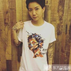 女歌手卢凯彤为何坠楼身亡是自杀吗生前经历,太太余静萍资料照片