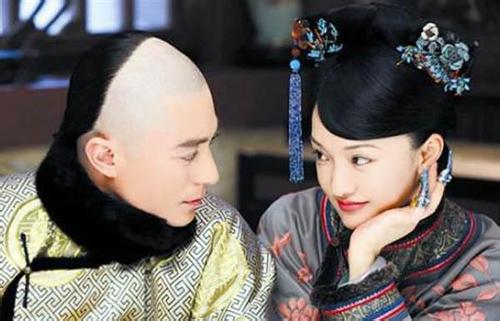 弘历对如懿有真爱吗如懿死后弘历后悔?如懿传中如懿为何断发自裁