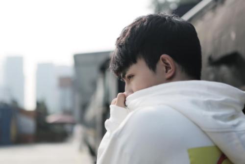 七舅脑爷闵静什么关系情侣吗为何闹翻?闵静是谁
