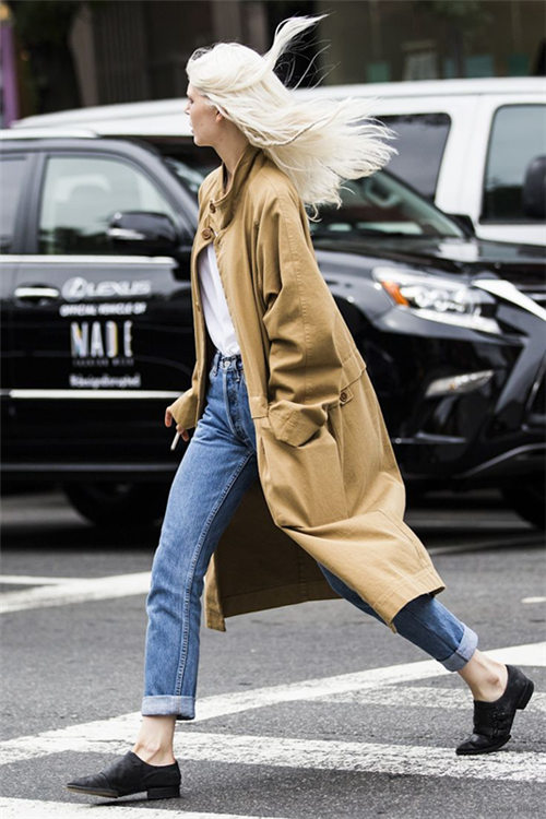 直筒牛仔裤怎么穿好看怎么卷裤脚 今年秋天直筒牛仔裤最in