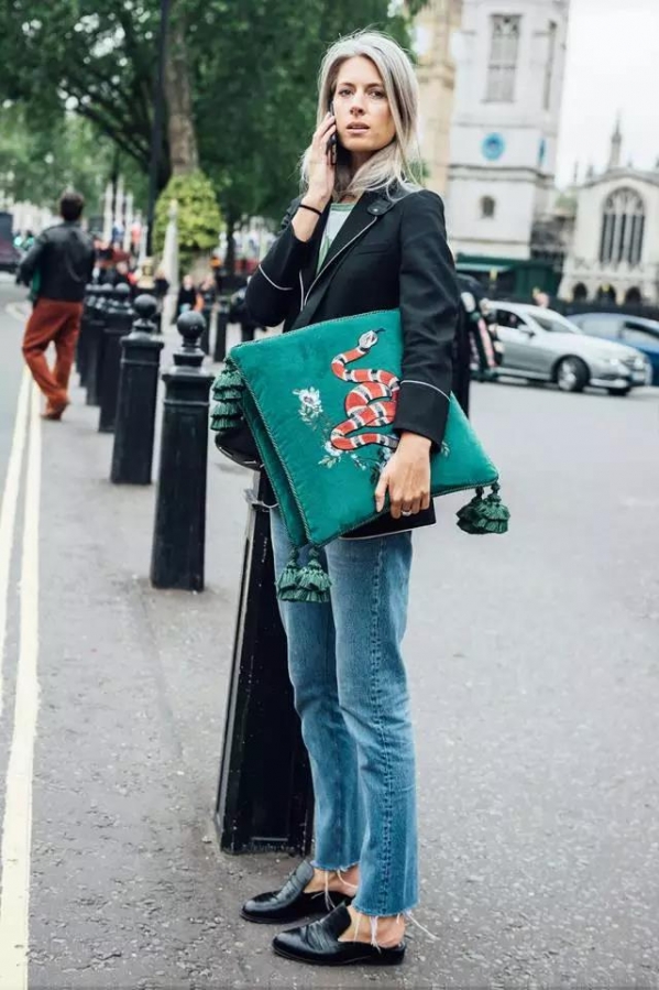 直筒牛仔裤怎么穿好看怎么卷裤脚 今年秋天直筒牛仔裤最in