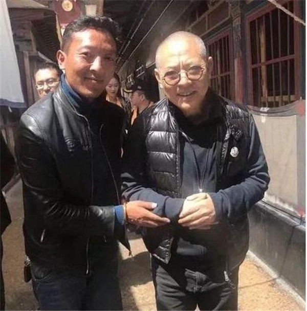 李连杰有多少钱和发哥裸捐56亿比 李连杰最新消息近照曝光
