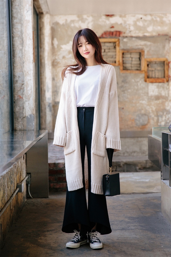 米白色毛衣配什么裤子好看 米白色毛衣打造清新甜美风