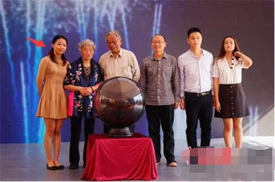 褚时健外孙女是谁生的由谁养大的 褚时健家族外孙女是谁简历照片