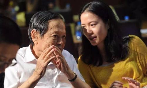 翁帆有几段婚史和前夫离婚的原因?翁帆第一任丈夫现状现在干什么