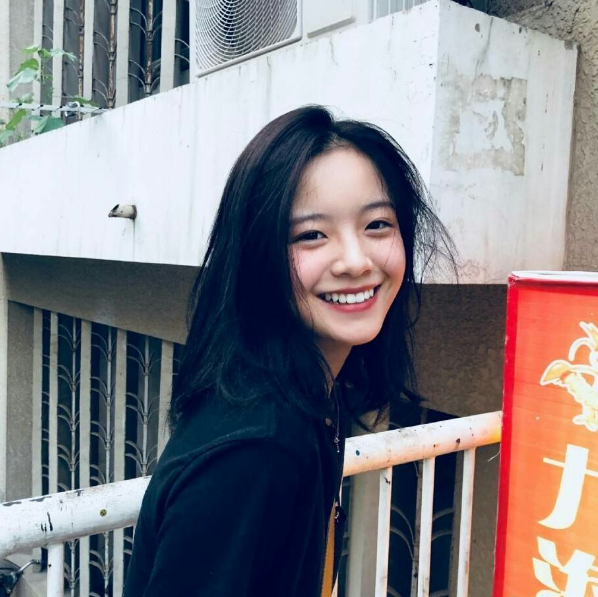 李庚希抖音为什么火了怎么成为明星的 李庚希哪个大学的家境国籍