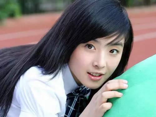 张含韵为什么叫万人睡?张含韵当年发生了什么事学生时期关系乱吗
