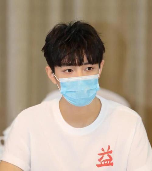 肖战为什么在兔区被叫太子妃?肖战在工作室哭了半小时是真的吗?